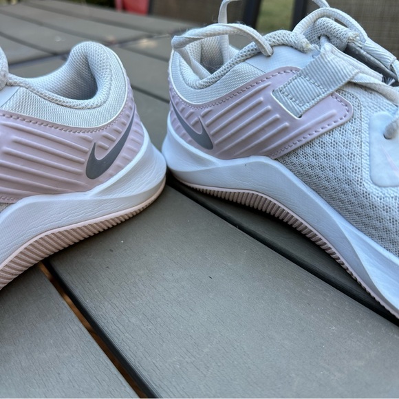 NIKE MC TRAINER SHOE running and workout shoes white/pink women’s size 9.5 - Picture 6 of 12